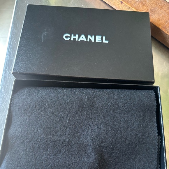 Chanel Wallet - Picture 2 of 9